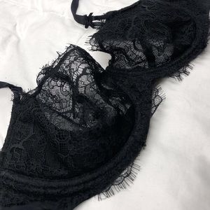 NWOT Victoria’s secrete lace bra 38C